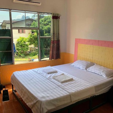 Army Barracks Guesthouse Ванг Виенг Екстериор снимка