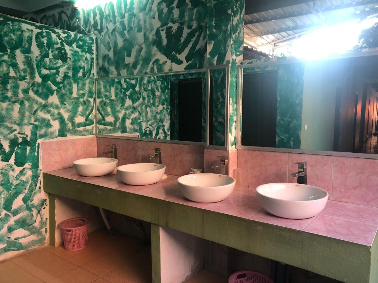 Army Barracks Guesthouse Ванг Виенг Екстериор снимка