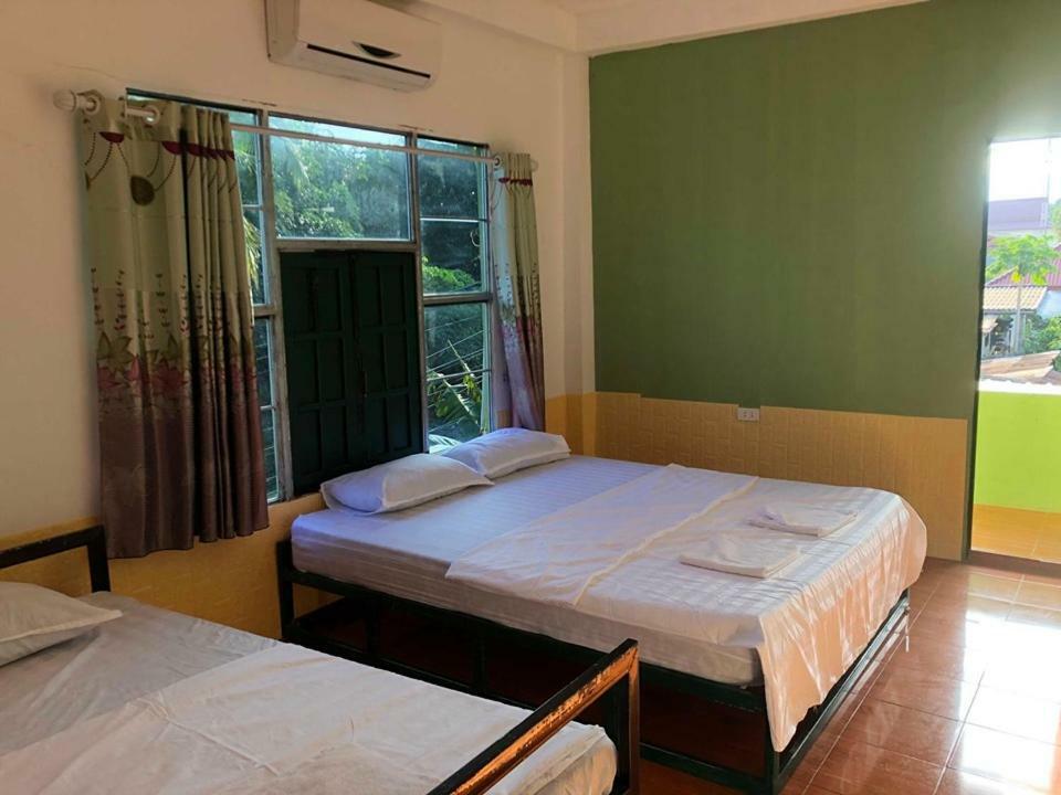 Army Barracks Guesthouse Ванг Виенг Екстериор снимка