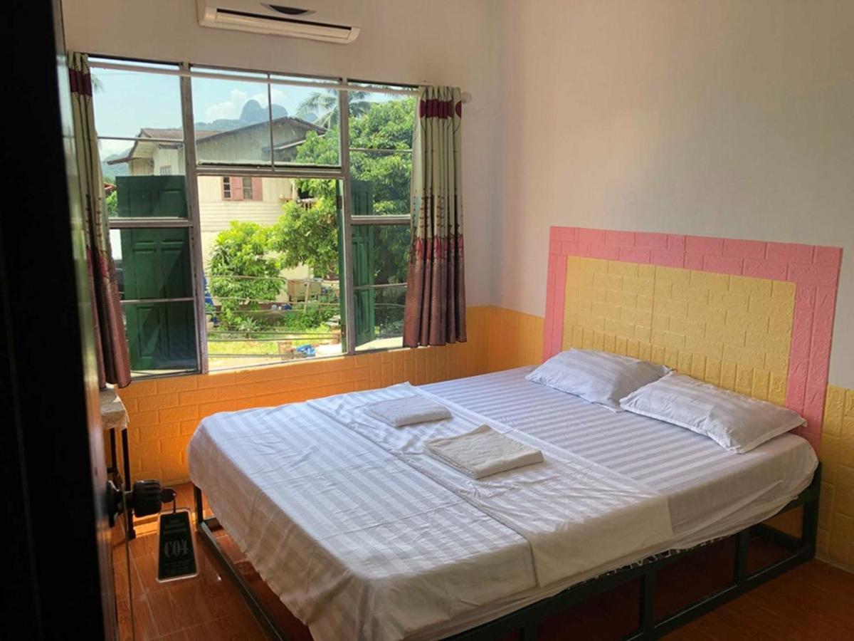 Army Barracks Guesthouse Ванг Виенг Екстериор снимка