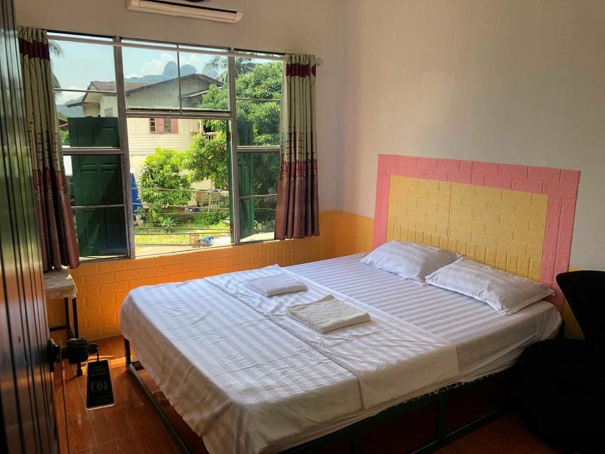 Army Barracks Guesthouse Ванг Виенг Екстериор снимка
