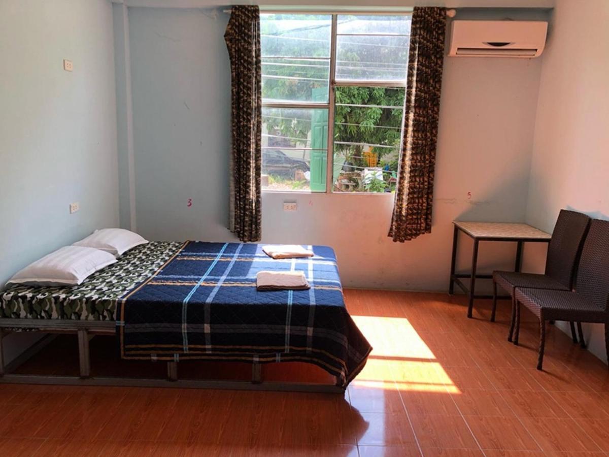 Army Barracks Guesthouse Ванг Виенг Екстериор снимка